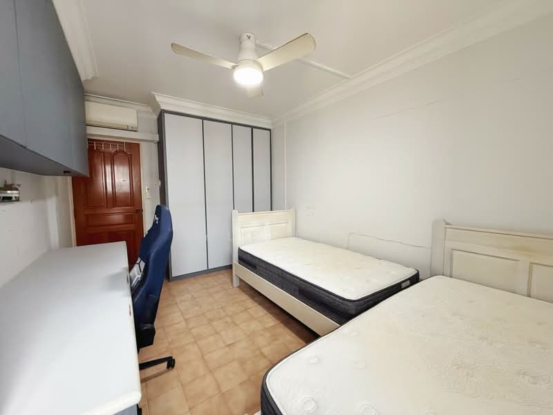207 Bukit Batok Street 21, 207 Bukit Batok Street 21, 3 Bedrooms, 104 sqft, HDB Flat For Sale, by Kyle Low, 500220242 - Bedroom 2 - PropertyGuru.com.sg