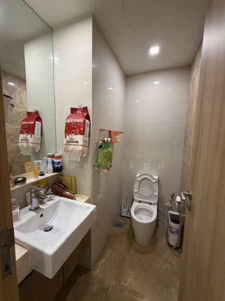 Caspian, 50 Lakeside Drive, 4 Bedrooms, 1,399 sqft, Condominium For Rent, by Huili Koh, 500220264 - Bathroom - PropertyGuru.com.sg
