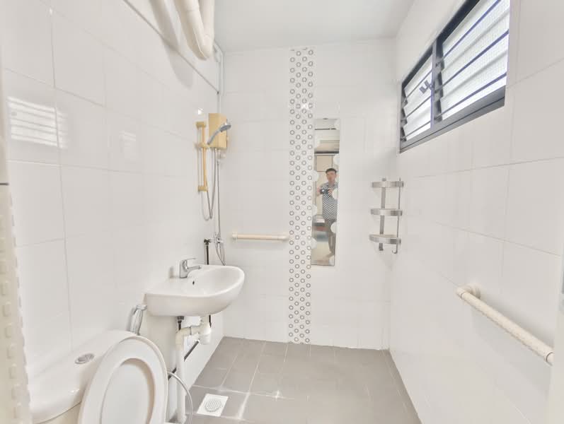 324 Bukit Batok Street 33, 324 Bukit Batok Street 33, Room Rental, 150 sqft, HDB Flat For Rent, by Alex Lim, 500220271 - Bathroom - PropertyGuru.com.sg