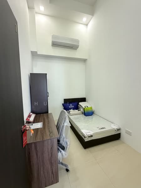 Westwood Crescent, , Room Rental, 100 sqft, Terraced House For Rent, by Huili Koh, 500220276 - Bedroom - PropertyGuru.com.sg