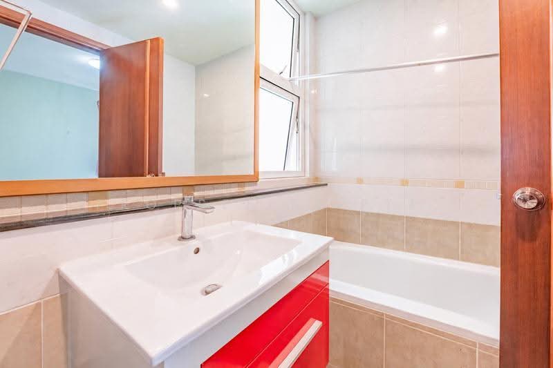 The Floravale, 242 Westwood Avenue, Boon Lay / Jurong / Tuas, 3 Bedrooms, 1,238 sqft, Executive Condominium For Sale, by KOH YONG JIAN, 500220282 - Bathroom - PropertyGuru.com.sg