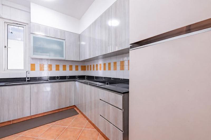 The Floravale, 242 Westwood Avenue, Boon Lay / Jurong / Tuas, 3 Bedrooms, 1,238 sqft, Executive Condominium For Sale, by KOH YONG JIAN, 500220282 - Kitchen - PropertyGuru.com.sg