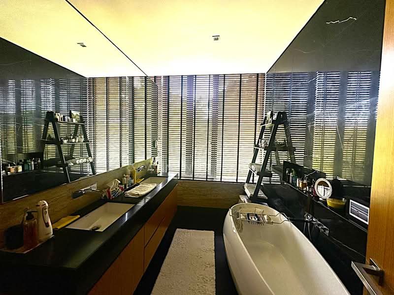 ✪ PRICE TO SELL ✪ SOLE AGENT. MODERN BUNGALOW OFF UNIVERSITY ROAD, , 5 Bedrooms, 6,500 sqft, Detached House For Sale, by Joanne Lai, 500220310 - Bathroom - PropertyGuru.com.sg