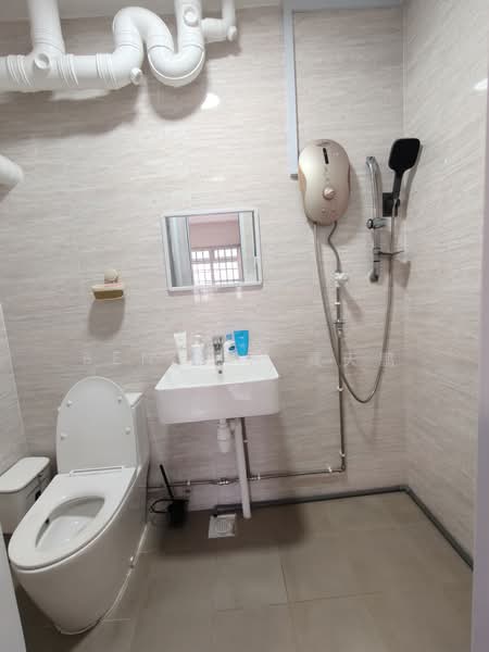 882 Woodlands Street 82, 882 Woodlands Street 82, 3 Bedrooms, 1,334 sqft, HDB Flat For Sale, by Ben XIA 夏天鹏, 500220328 - Bathroom - PropertyGuru.com.sg