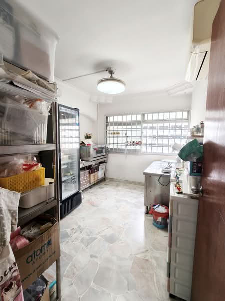 882 Woodlands Street 82, 882 Woodlands Street 82, 3 Bedrooms, 1,334 sqft, HDB Flat For Sale, by Ben XIA 夏天鹏, 500220328 - Kitchen - PropertyGuru.com.sg