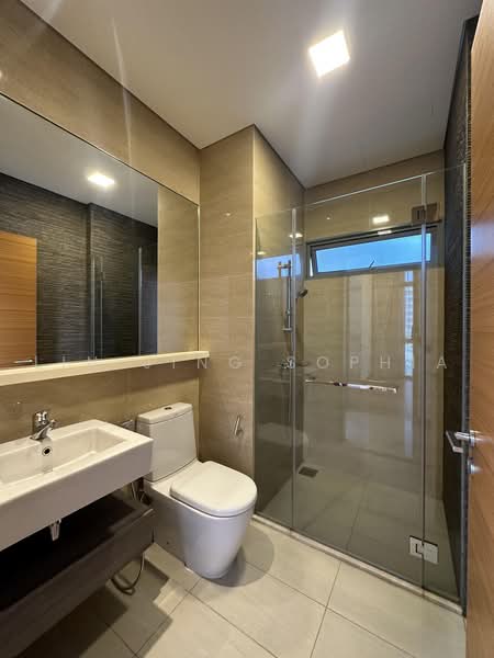 Woodhaven, 77 Woodgrove Avenue, 3 Bedrooms, 1,119 sqft, Condominium For Sale, by Lin Jing Sophia, 500220347 - Bathroom - PropertyGuru.com.sg