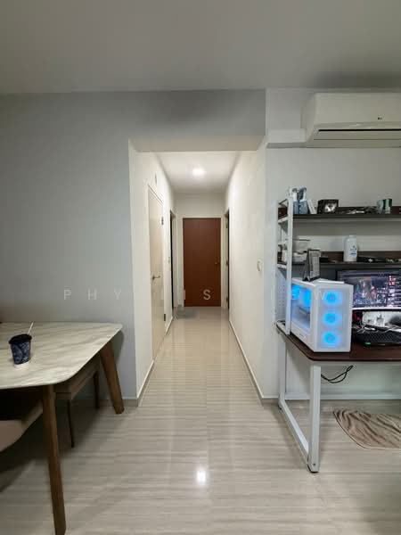 505B Yishun Street 51, 505B Yishun Street 51, 2 Bedrooms, 732 sqft, HDB Flat For Sale, by Phyllis Liew, 500220353 - Corridor - PropertyGuru.com.sg