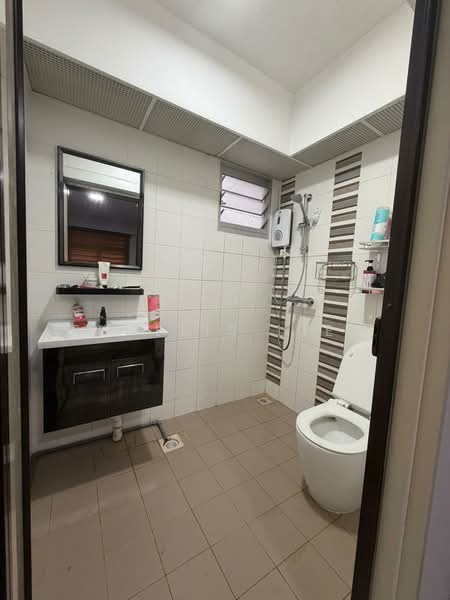 505B Yishun Street 51, 505B Yishun Street 51, 2 Bedrooms, 732 sqft, HDB Flat For Sale, by Phyllis Liew, 500220353 - Bathroom - PropertyGuru.com.sg