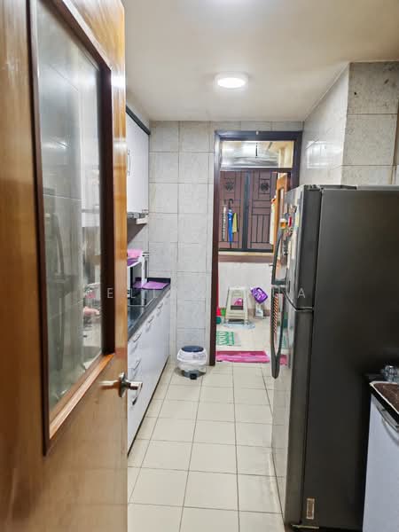 Regent Heights, 52 Bukit Batok East Avenue 5, 3 Bedrooms, 1,023 sqft, Condominium For Sale, by Kelly Chua, 500220375 - Kitchen - PropertyGuru.com.sg