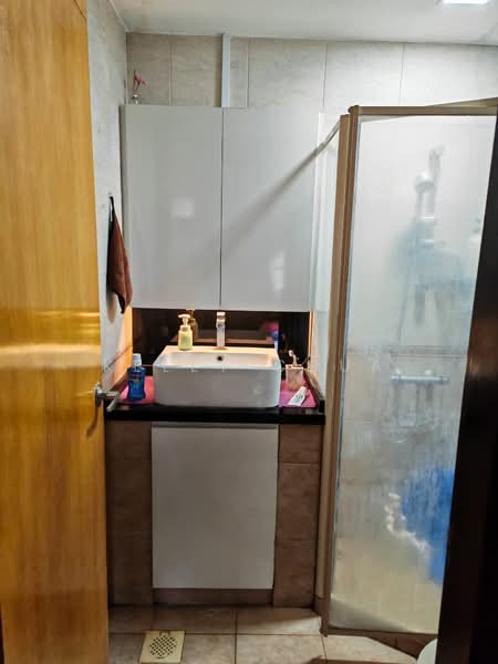 Regent Heights, 52 Bukit Batok East Avenue 5, 3 Bedrooms, 1,023 sqft, Condominium For Sale, by Kelly Chua, 500220375 - Bathroom - PropertyGuru.com.sg