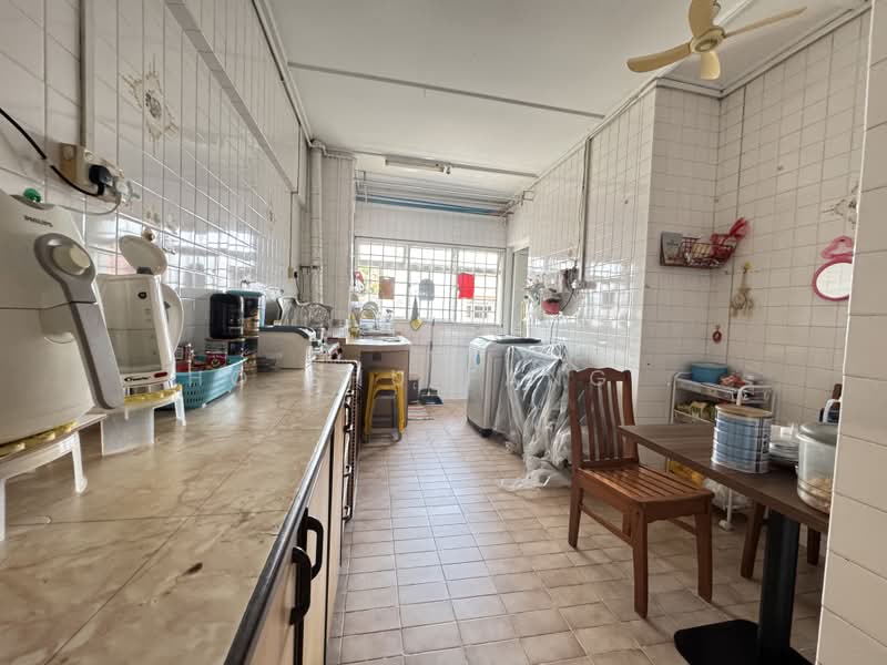 374 Bukit Batok Street 31, 374 Bukit Batok Street 31, Room Rental, 107 sqft, HDB Flat For Rent, by Ho Shu Fang ., 500220381 - Kitchen - PropertyGuru.com.sg