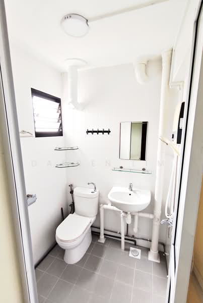 177 Ang Mo Kio Avenue 4, 177 Ang Mo Kio Avenue 4, 2 Bedrooms, 886 sqft, HDB Flat For Rent, by Darren Lim, 500220388 - Bathroom - PropertyGuru.com.sg