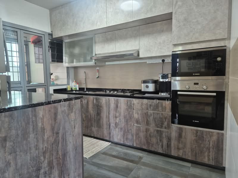 682A Edgedale Plains, 682A Edgedale Plains, 3 Bedrooms, 1,000 sqft, HDB Flat For Sale, by Lathiff Abdul, 500220406 - Kitchen - PropertyGuru.com.sg
