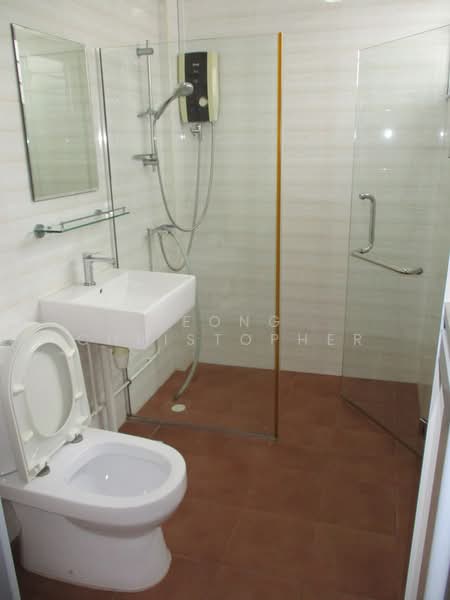 126 Bishan Street 12, 126 Bishan Street 12, 3 Bedrooms, 1,302 sqft, HDB Flat For Sale, by Leong Christopher, 500220417 - Bathroom - PropertyGuru.com.sg