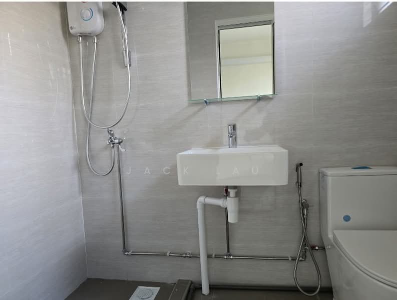534 Serangoon North Avenue 4, 534 Serangoon North Avenue 4, 2 Bedrooms, 1,100 sqft, HDB Flat For Rent, by Jack Lau, 500220418 - Master Bathroom - PropertyGuru.com.sg