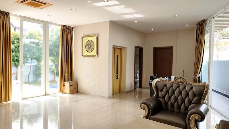 Parry Park, Parry Park Estate, 7 Bedrooms, 4,367 sqft, Corner Terrace For Sale, by Dennis Lim, 500220434 - Living Room - PropertyGuru.com.sg