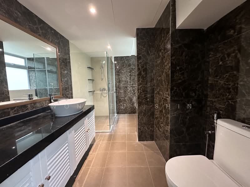 Chancery Court, 36A Dunearn Road, 4 Bedrooms, 2,271 sqft, Condominium For Rent, by Won Geun Shin, 500220439 - Bathroom - PropertyGuru.com.sg