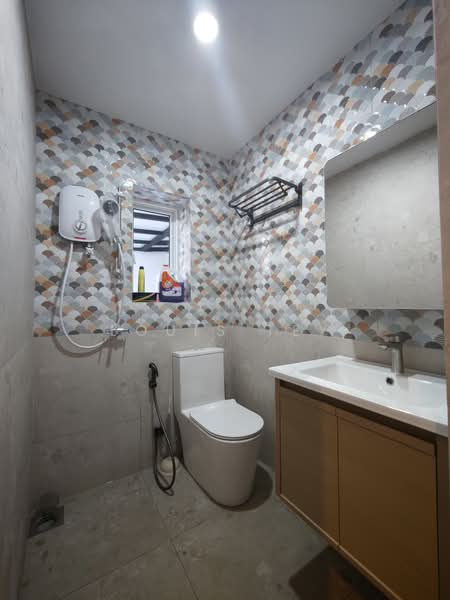 Tiong Bahru Estate, 58 Seng Poh Road, Room Rental, 99 sqft, Apartment For Rent, by Louis Tey, 500220443 - Bathroom - PropertyGuru.com.sg