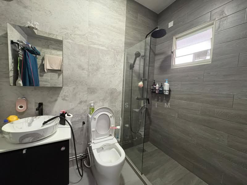 109A Edgedale Plains, 109A Edgedale Plains, 3 Bedrooms, 1,184 sqft, HDB Flat For Sale, by Dennis Lim, 500220456 - Bathroom - PropertyGuru.com.sg