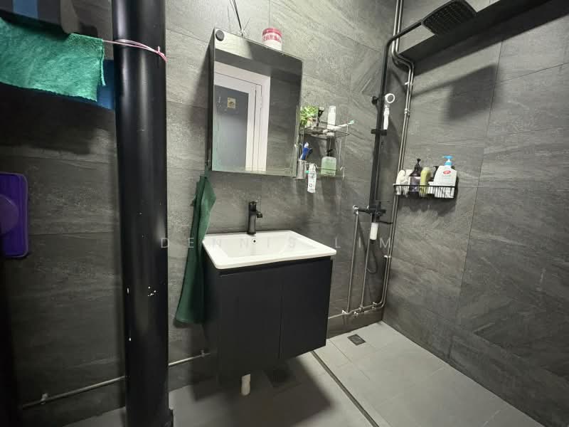 109A Edgedale Plains, 109A Edgedale Plains, 3 Bedrooms, 1,184 sqft, HDB Flat For Sale, by Dennis Lim, 500220456 - Bathroom - PropertyGuru.com.sg