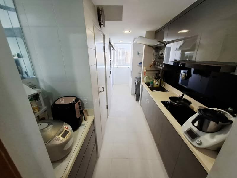 The Quartz, 51 Compassvale Bow, 3 Bedrooms, 1,076 sqft, Condominium For Sale, by Madelyn Sim, 500220458 - Kitchen - PropertyGuru.com.sg