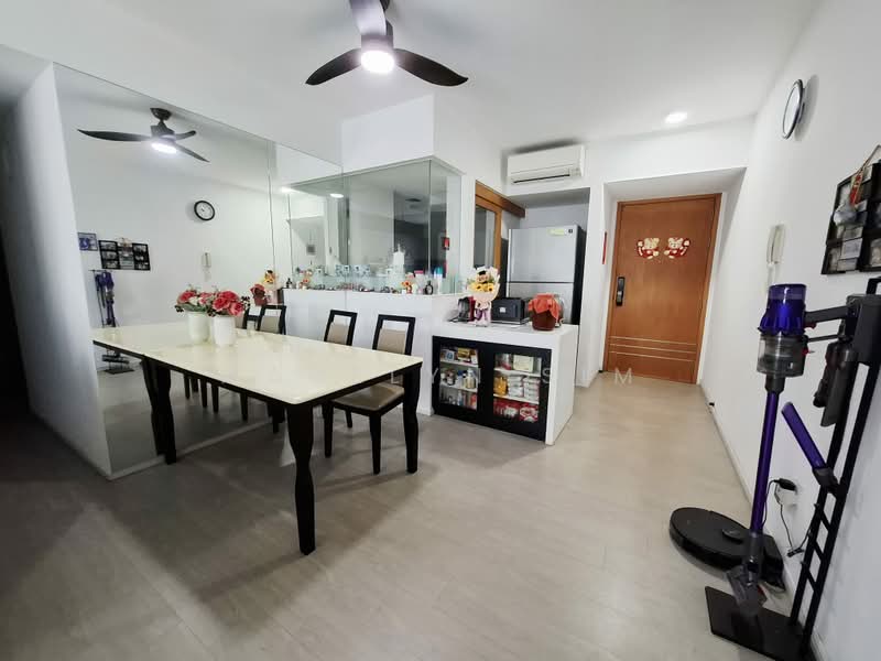 The Quartz, 51 Compassvale Bow, 3 Bedrooms, 1,076 sqft, Condominium For Sale, by Madelyn Sim, 500220458 - Dining Room - PropertyGuru.com.sg