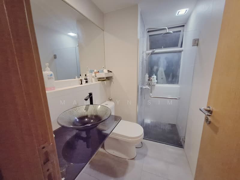 The Quartz, 51 Compassvale Bow, 3 Bedrooms, 1,076 sqft, Condominium For Sale, by Madelyn Sim, 500220458 - Bathroom - PropertyGuru.com.sg