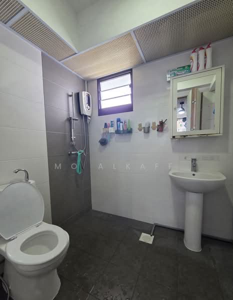 458C Sengkang West Road, 458C Sengkang West Road, 2 Bedrooms, 732 sqft, HDB Flat For Sale, by Mo Alkaff, 500220465 - Master Bathroom - PropertyGuru.com.sg