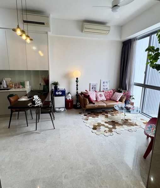The Hillier, 2 Hillview Rise, 1 Bedroom, 517 sqft, Condominium For Sale, by Charis Seah, 500220475 - Living Room - PropertyGuru.com.sg