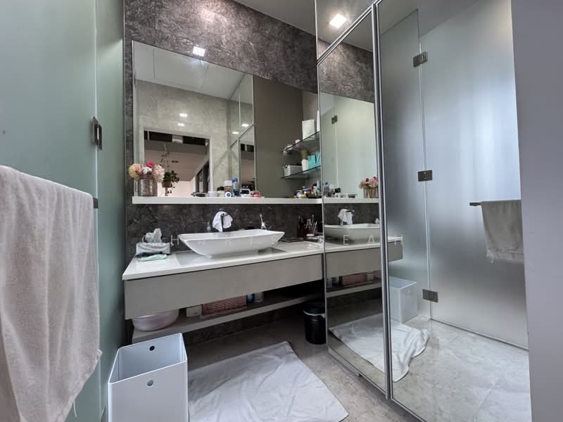 The Hillier, 2 Hillview Rise, 1 Bedroom, 517 sqft, Condominium For Sale, by Charis Seah, 500220475 - Vanity and utility area - PropertyGuru.com.sg