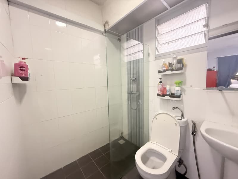 675D Fern Grove @ Yishun, 675D Yishun Avenue 4, Sembawang / Yishun, 3 Bedrooms, 1,001 sqft, HDB Flat For Sale, by Faizal Rahim, 500220483 - Bathroom - PropertyGuru.com.sg
