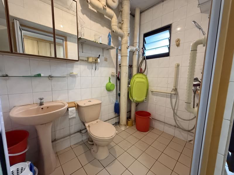 180 Lompang Road, 180 Lompang Road, 4 Bedrooms, 1,410 sqft, HDB Flat For Sale, by Alvin Wee, 500220488 - Bathroom - PropertyGuru.com.sg