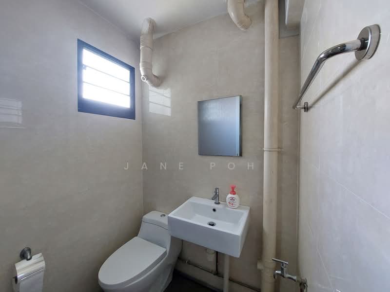601 Clementi West Street 1, 601 Clementi West Street 1, 3 Bedrooms, 990 sqft, HDB Flat For Sale, by Jane Poh, 500220489 - Bathroom - PropertyGuru.com.sg