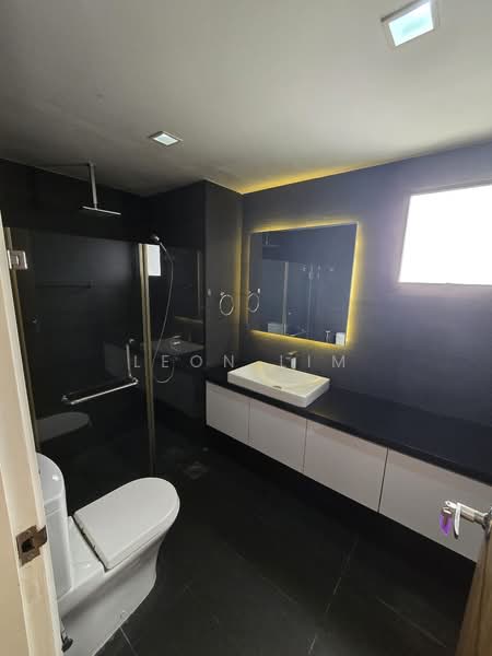 The Mayfair, 3 Jurong East Street 32, 3 Bedrooms, 1,302 sqft, Condominium For Rent, by Leon Lim, 500220495 - Bathroom - PropertyGuru.com.sg
