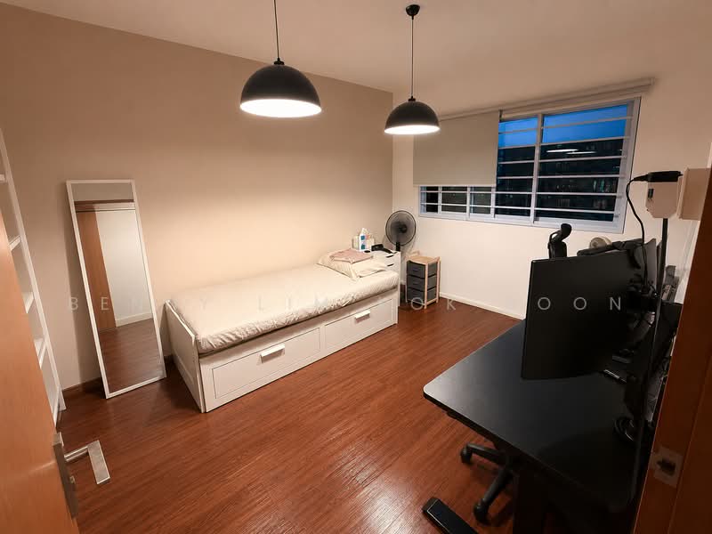 250 Bukit Batok East Avenue 5, 250 Bukit Batok East Avenue 5, 2 Bedrooms, 786 sqft, HDB Flat For Sale, by Benny Lim Kok Boon, 500220498 - Common Bedroom - PropertyGuru.com.sg