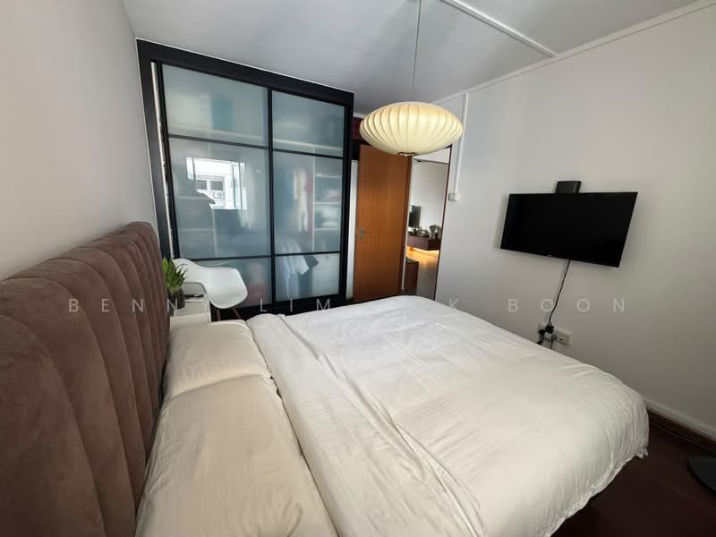 250 Bukit Batok East Avenue 5, 250 Bukit Batok East Avenue 5, 2 Bedrooms, 786 sqft, HDB Flat For Sale, by Benny Lim Kok Boon, 500220498 - Bedroom - PropertyGuru.com.sg