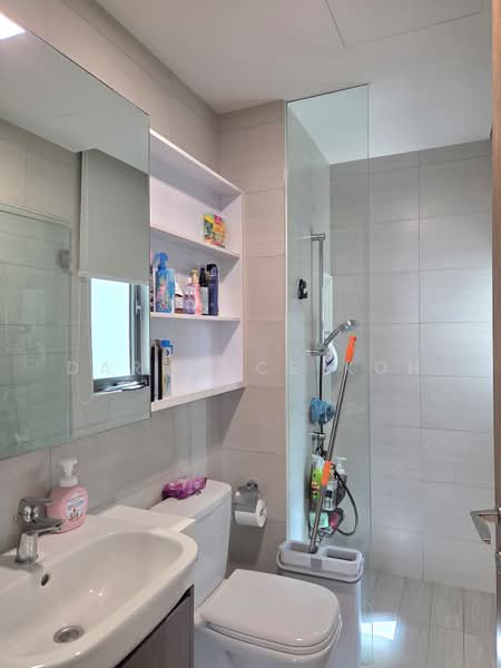 The Tembusu, 107 Tampines Road, 2 Bedrooms, 753 sqft, Condominium For Sale, by Darrance Koh, 500220499 - Common Bathroom - PropertyGuru.com.sg