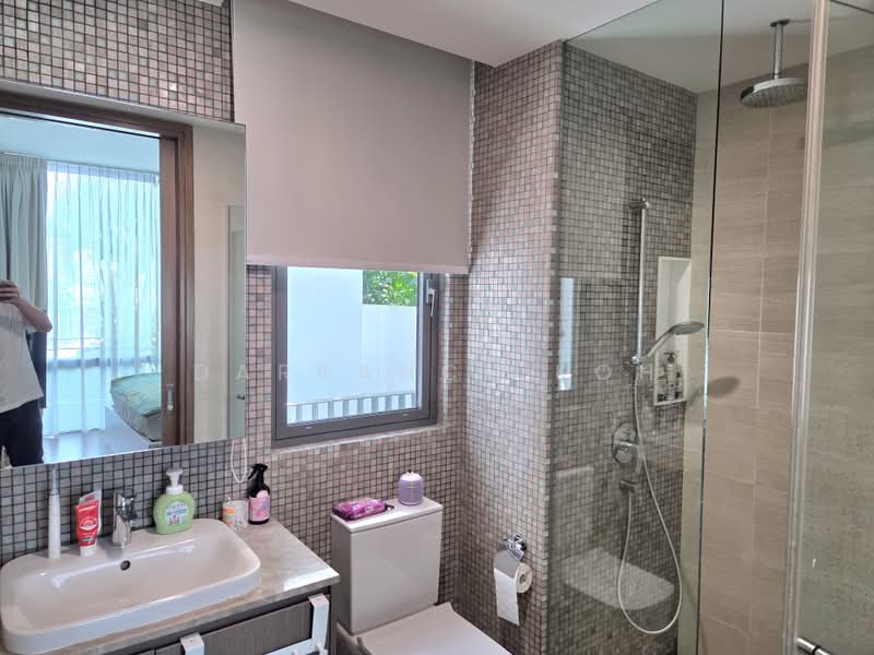 The Tembusu, 107 Tampines Road, 2 Bedrooms, 753 sqft, Condominium For Sale, by Darrance Koh, 500220499 - Master Bathroom - PropertyGuru.com.sg