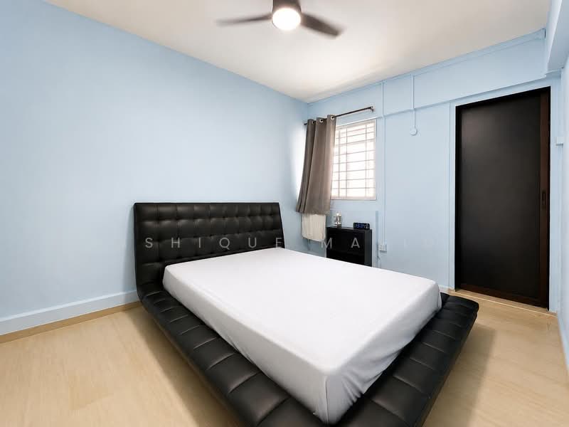 208 Yishun Street 21, 208 Yishun Street 21, 2 Bedrooms, 721 sqft, HDB Flat For Sale, by Ashique Majid, 500220508 - Master Bedroom - PropertyGuru.com.sg