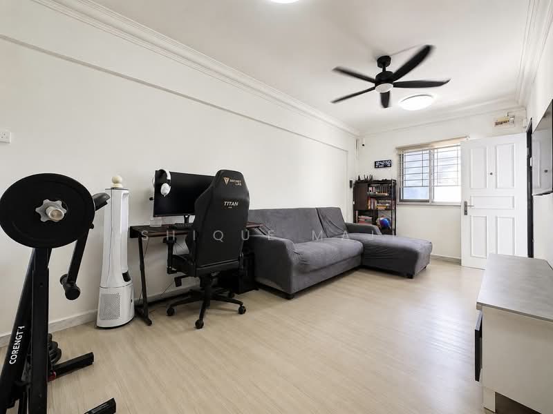 208 Yishun Street 21, 208 Yishun Street 21, 2 Bedrooms, 721 sqft, HDB Flat For Sale, by Ashique Majid, 500220508 - Living Room - PropertyGuru.com.sg