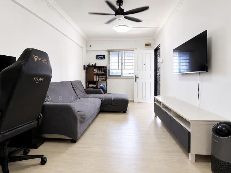 208 Yishun Street 21, 208 Yishun Street 21, 2 Bedrooms, 721 sqft, HDB Flat For Sale, by Ashique Majid, 500220508 - Living Room - PropertyGuru.com.sg