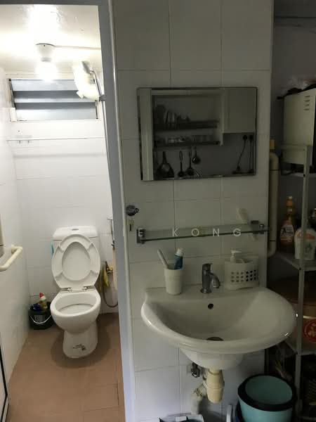 20 Dover Crescent, 20 Dover Crescent, Room Rental, 180 sqft, HDB Flat For Rent, by Julie Kong, 500220517 - Bathroom - PropertyGuru.com.sg