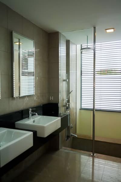 NS Facing! 2 Storey Resort Style Semi Detached with Private Pool in D16, Jalan Remis / Jalan Kupang / Sennett Lane, 4 Bedrooms, 3,800 sqft, Semi-Detached House For Sale, by Mak Hui Lyn, 500220521 - Bathroom - PropertyGuru.com.sg