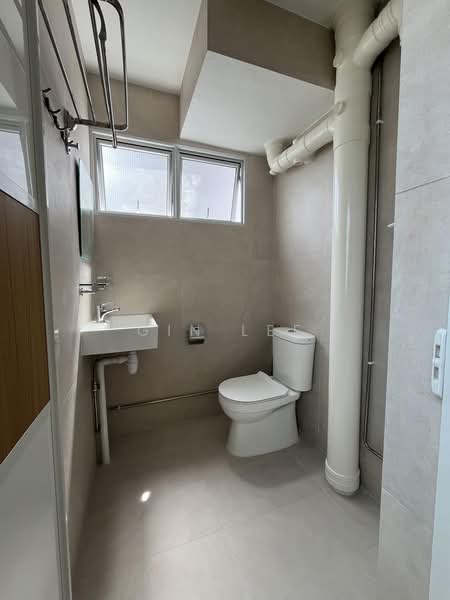 381 Clementi Avenue 5, 381 Clementi Avenue 5, 3 Bedrooms, 990 sqft, HDB Flat For Rent, by Gin Lee, 500220532 - Bathroom - PropertyGuru.com.sg