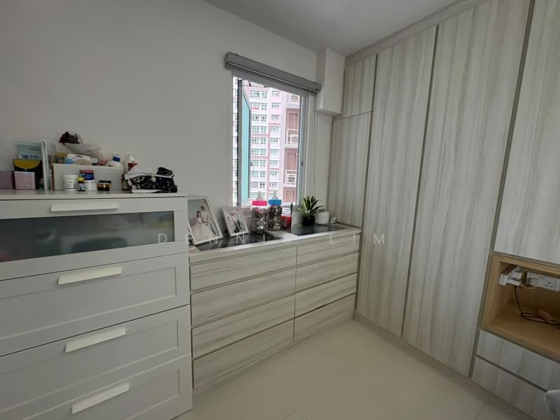 451B Bukit Batok West Avenue 6, 451B Bukit Batok West Avenue 6, 3 Bedrooms, 1,216 sqft, HDB Flat For Sale, by Dennis Lim, 500220536 - Bedroom - PropertyGuru.com.sg