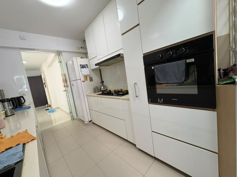 451B Bukit Batok West Avenue 6, 451B Bukit Batok West Avenue 6, 3 Bedrooms, 1,216 sqft, HDB Flat For Sale, by Dennis Lim, 500220536 - Kitchen - PropertyGuru.com.sg