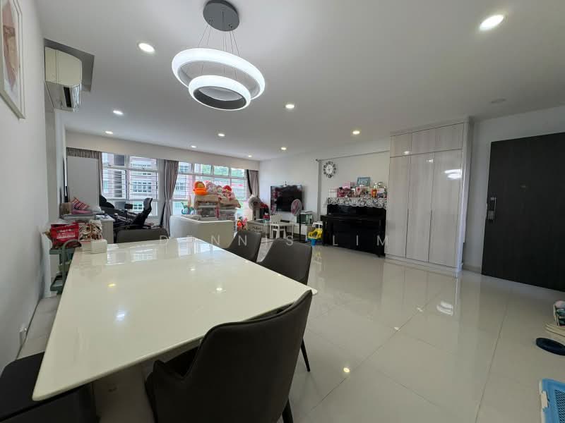 451B Bukit Batok West Avenue 6, 451B Bukit Batok West Avenue 6, 3 Bedrooms, 1,216 sqft, HDB Flat For Sale, by Dennis Lim, 500220536 - Living Room - PropertyGuru.com.sg