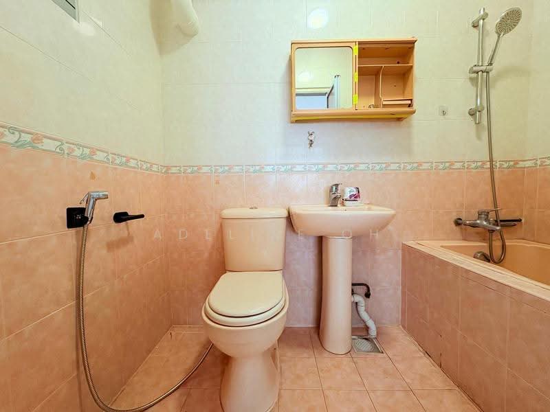 366 Woodlands Avenue 5, 366 Woodlands Avenue 5, Admiralty / Woodlands, 4 Bedrooms, 1,313 sqft, HDB Flat For Sale, by Adeline Oh, 500220542 - Master Bathroom - PropertyGuru.com.sg
