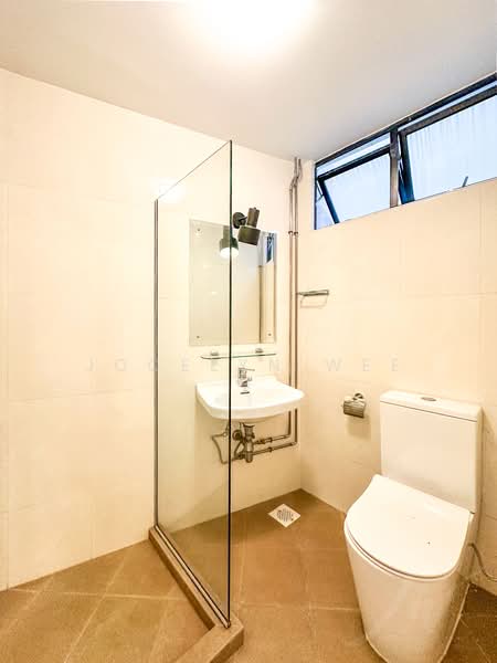Just off-Orchard - Large size format! Updated renos W old world charm, , 3 Bedrooms, 2,476 sqft, Condominium For Rent, by Jocelyn Wee, 500220544 - Bathroom - PropertyGuru.com.sg