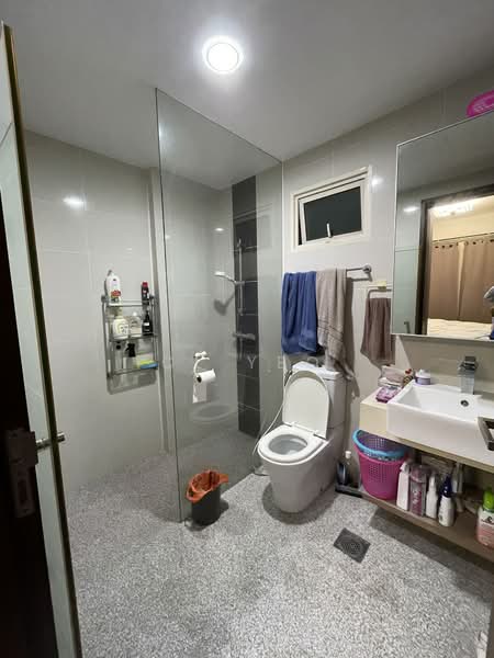 Watercolours, 35 Pasir Ris Link, 3 Bedrooms, 1,098 sqft, Executive Condominium For Sale, by CL Yeo, 500220561 - Bathroom - PropertyGuru.com.sg
